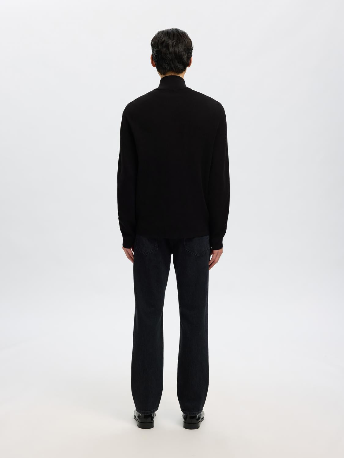 model_shot-back